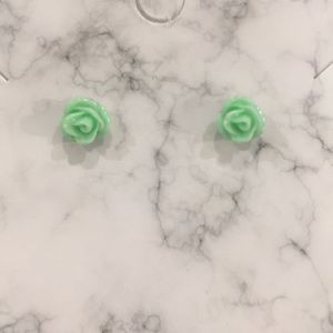 ☮️💗4/$12; 2/$8⭐️🩷 Girls Hypoallergenic Green Rose Earrings 🌹